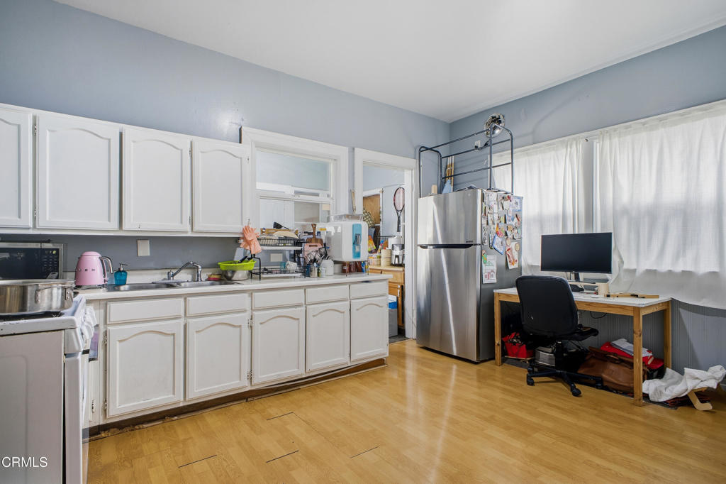 1032 S Westlake Avenue Property Photo 8