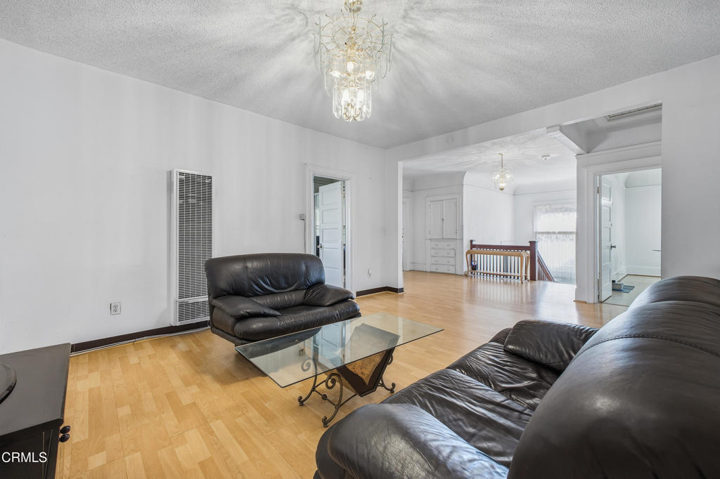 1032 S Westlake Avenue Property Photo 16