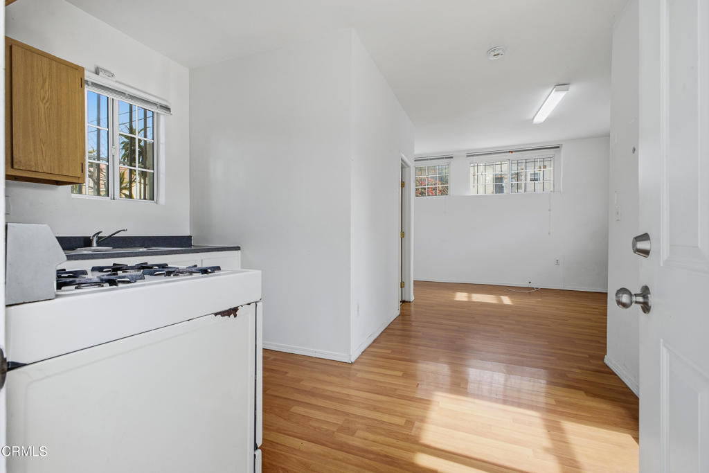 1032 S Westlake Avenue Property Photo 29