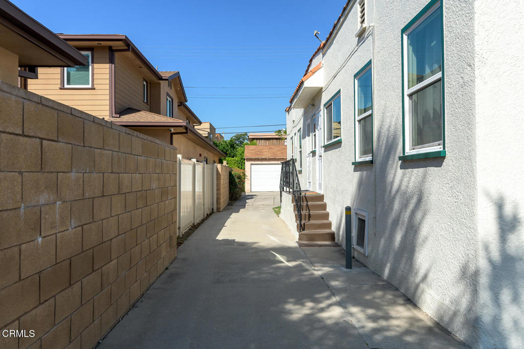 407 S Verdugo Road Property Photo 6