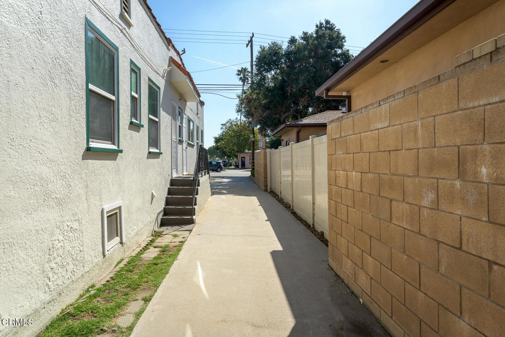 407 S Verdugo Road Property Photo 7