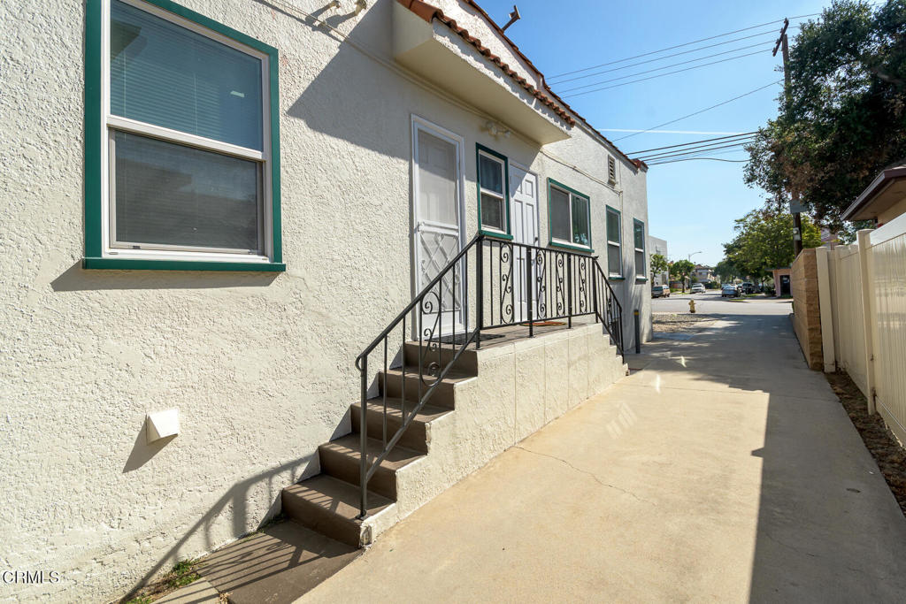 407 S Verdugo Road Property Photo 8