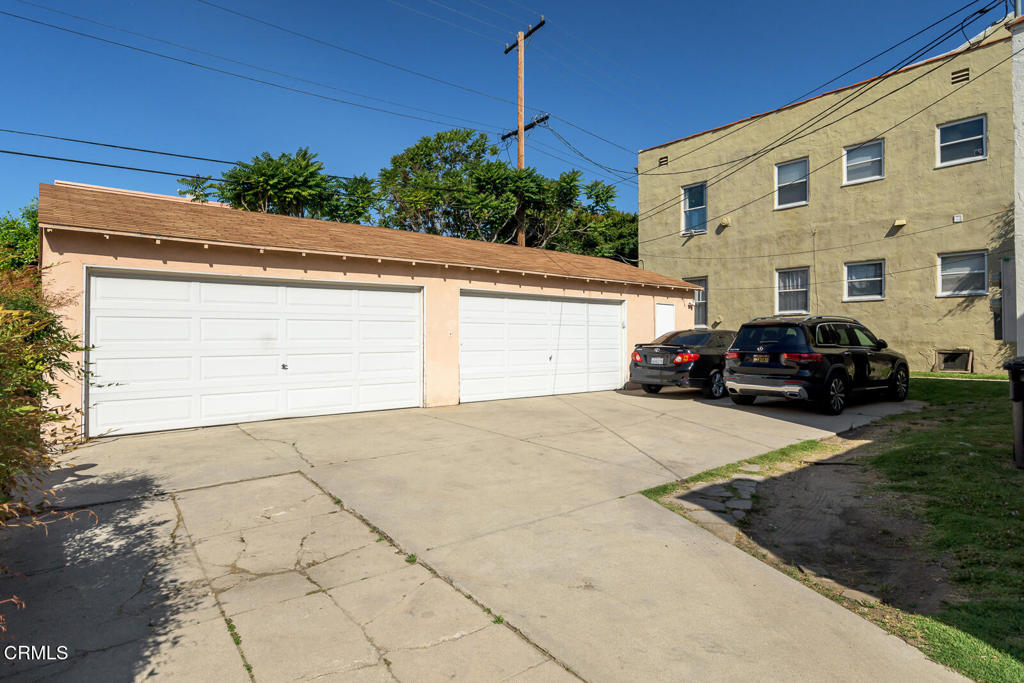 407 S Verdugo Road Property Photo 9