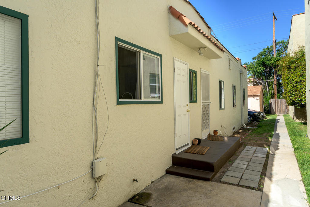 407 S Verdugo Road Property Photo 11