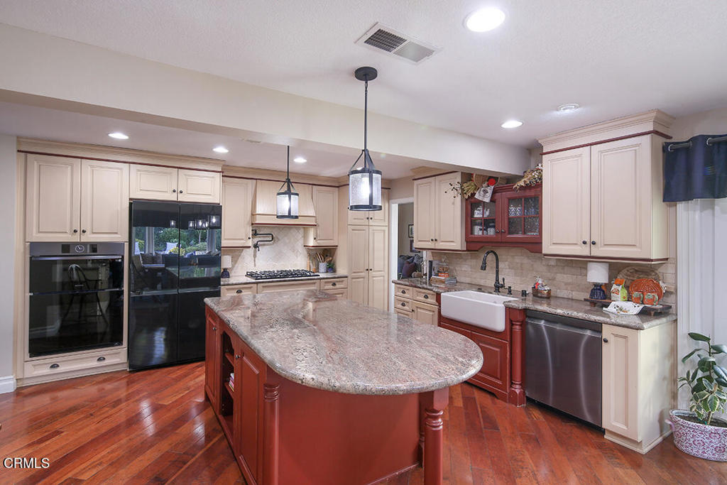 20530 Lisa Gail Drive Property Photo 12