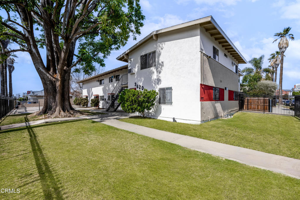 3620 S Budlong Avenue Property Photo 1