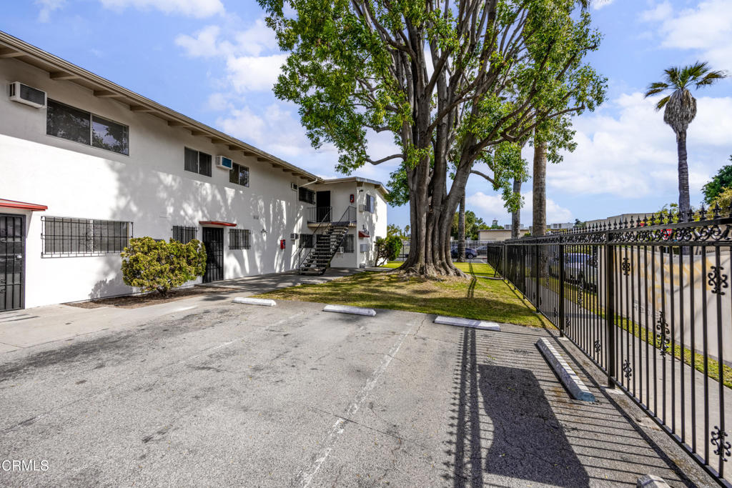 3620 S Budlong Avenue Property Photo 3