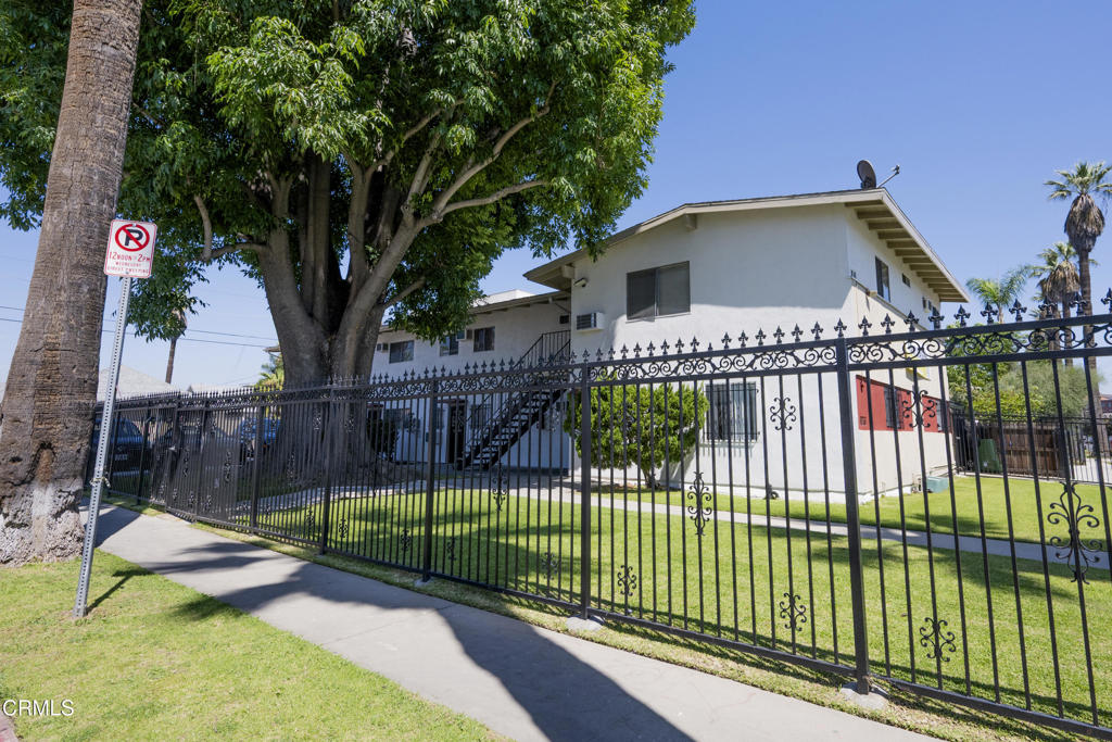 3620 S Budlong Avenue Property Photo 4