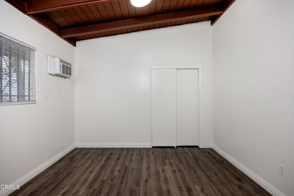 3620 S Budlong Avenue Property Photo 10