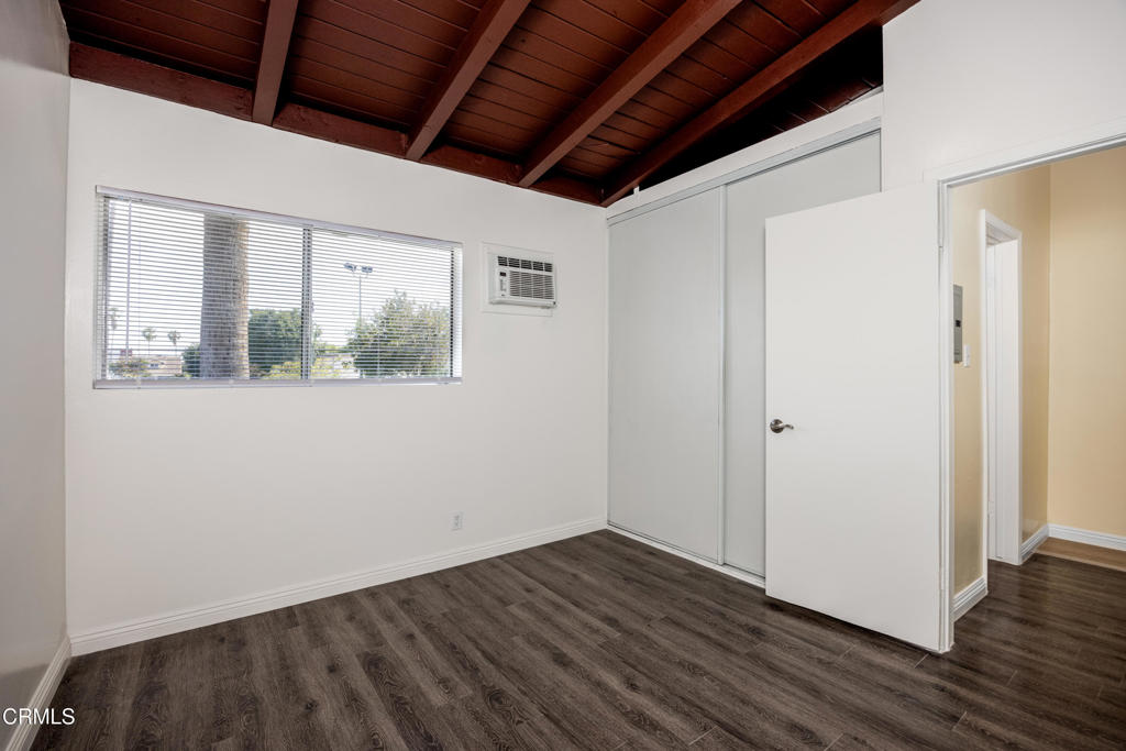 3620 S Budlong Avenue Property Photo 12