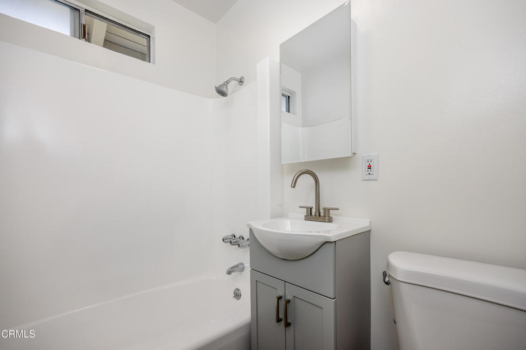 3620 S Budlong Avenue Property Photo 16