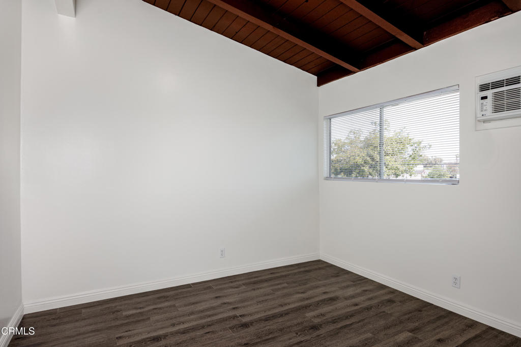 3620 S Budlong Avenue Property Photo 18