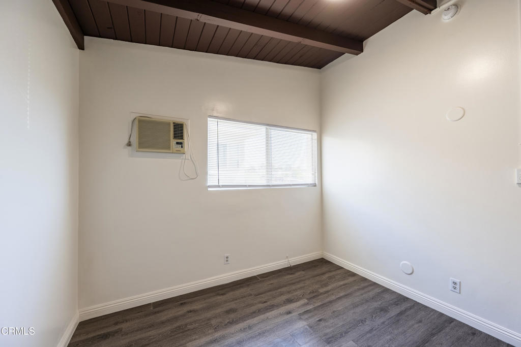3620 S Budlong Avenue Property Photo 28