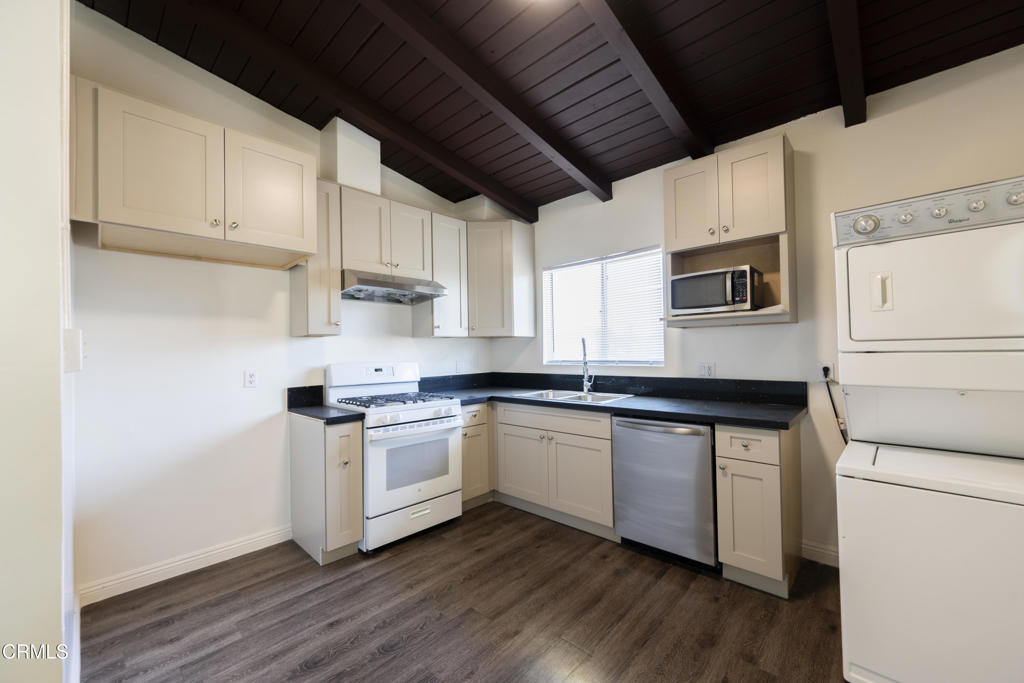 3620 S Budlong Avenue Property Photo 33