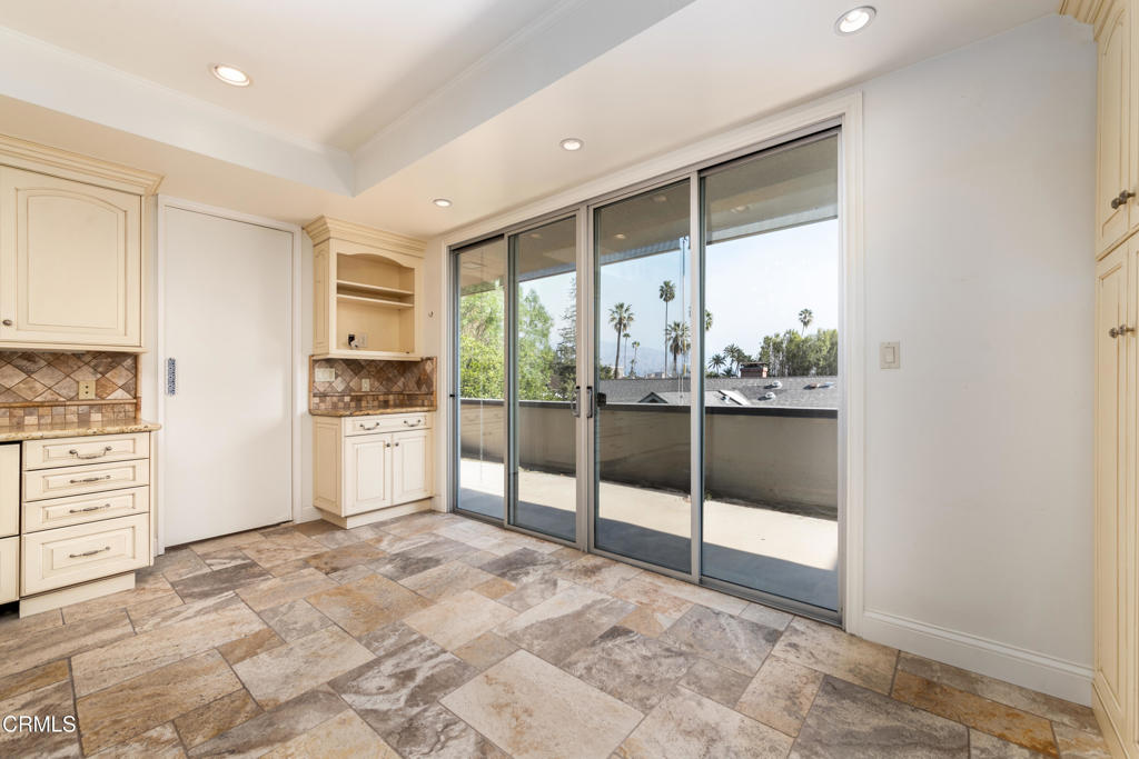 380 S Orange Grove Boulevard 12 Property Photo 16
