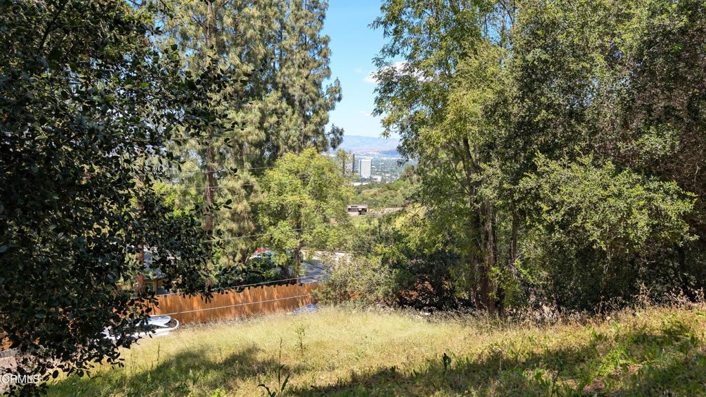 3530 N Knoll Drive Property Photo 4