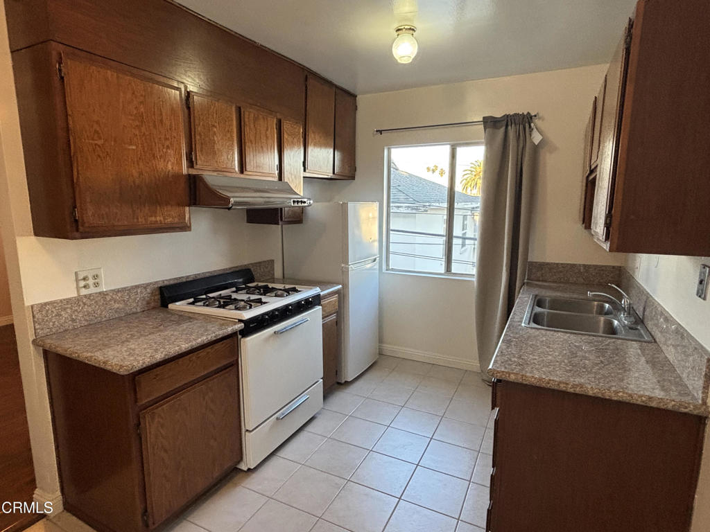 124 S Olive Avenue B Property Photo 5