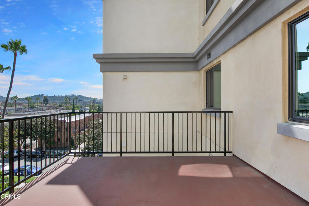 124 W Colorado Street 405 Property Photo 5
