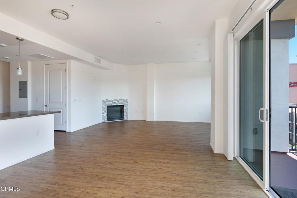 124 W Colorado Street 405 Property Photo 6