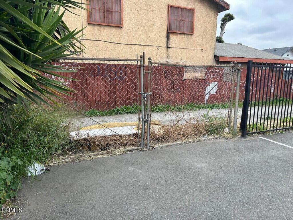 10616 Avalon Boulevard Property Photo 7