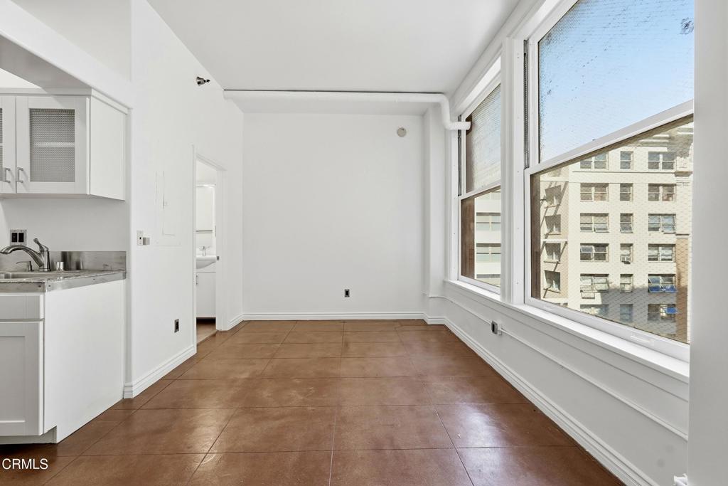215 W 7th Street 1003 Property Photo 2