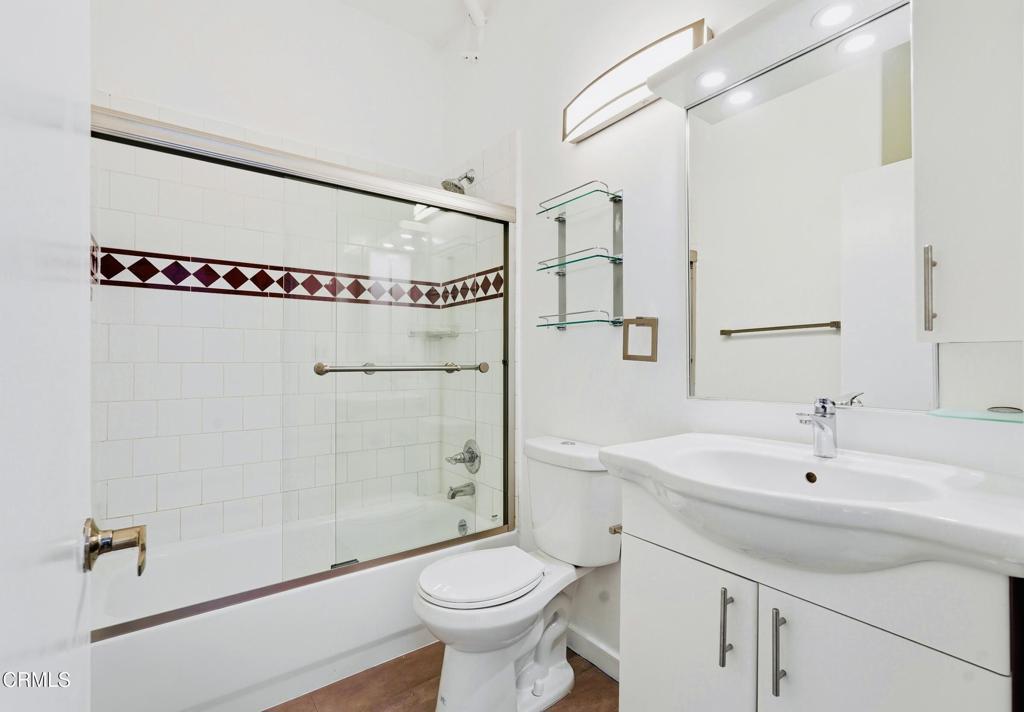 215 W 7th Street 1003 Property Photo 8