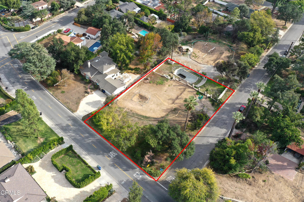 1808 E Altadena Drive Property Photo 2