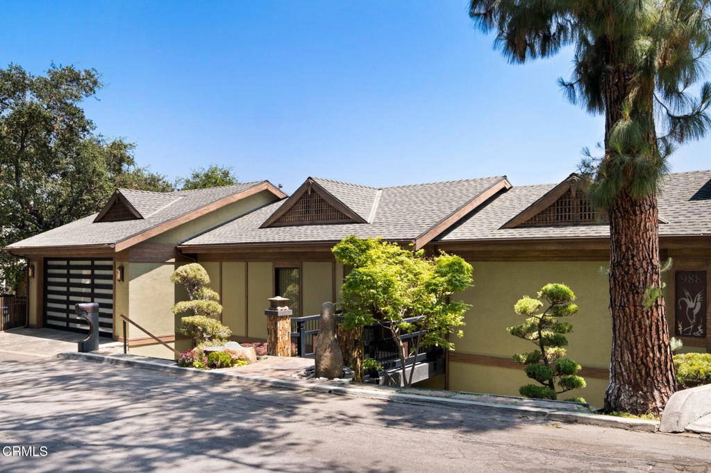988 Glen Oaks Boulevard Property Photo 1