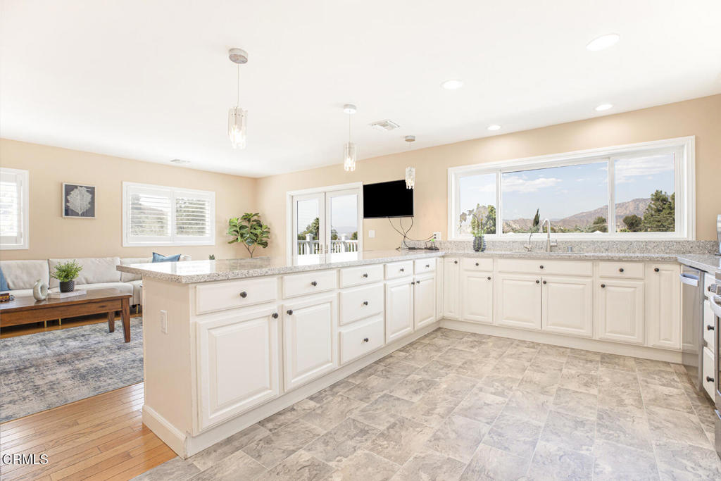 10272 Willow Springs Lane Property Photo 15