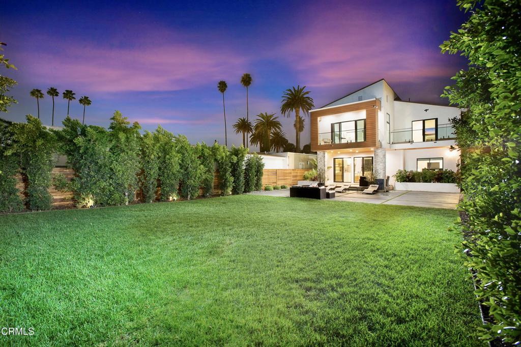 244 S Gramercy Place Property Photo