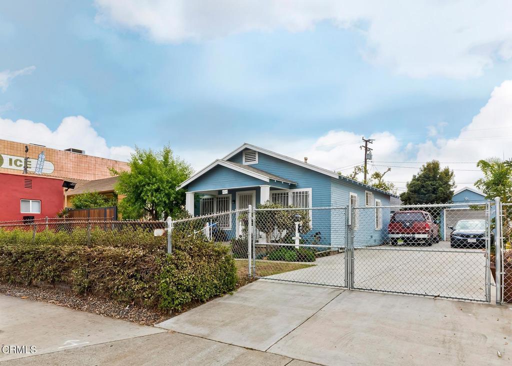 424 W Arbor Vitae Street Property Photo 1