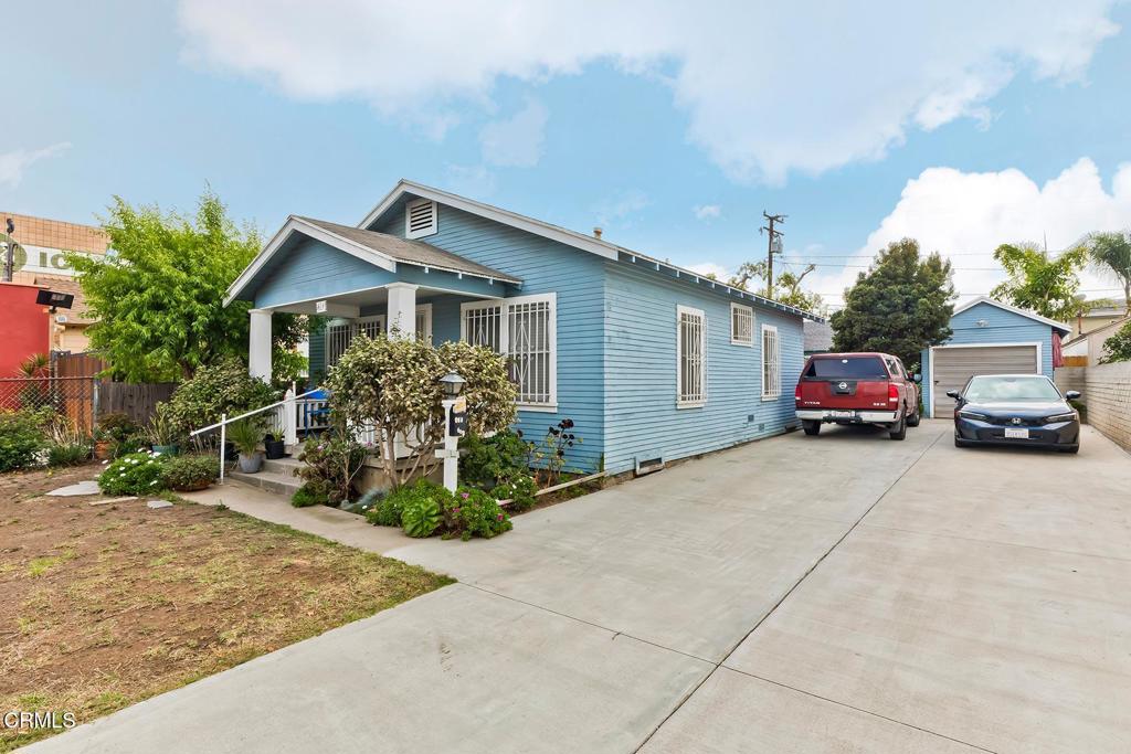 424 W Arbor Vitae Street Property Photo 2