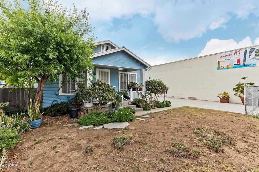 424 W Arbor Vitae Street Property Photo 4