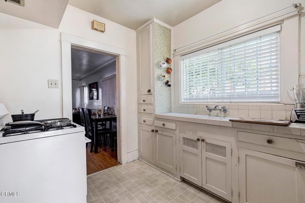 424 W Arbor Vitae Street Property Photo 12