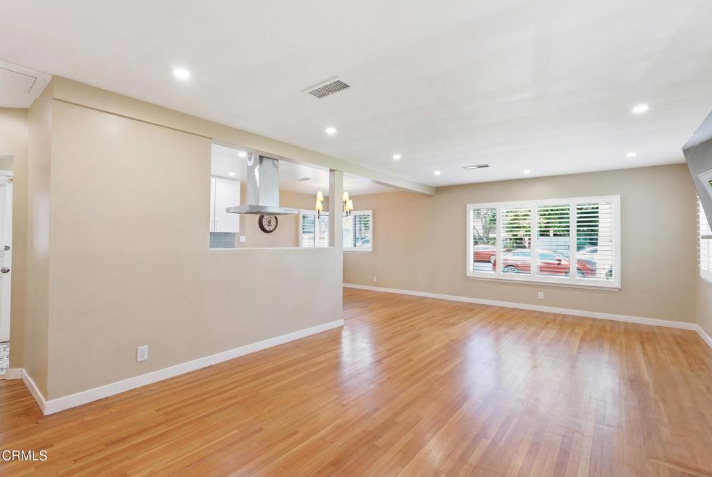 5236 Bellingham Avenue Property Photo 3