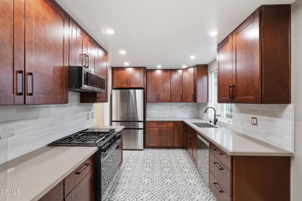 5270 Bellingham Avenue Property Photo 3