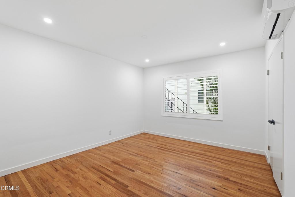 5270 Bellingham Avenue Property Photo 4