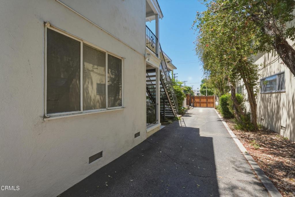 5270 Bellingham Avenue Property Photo 11