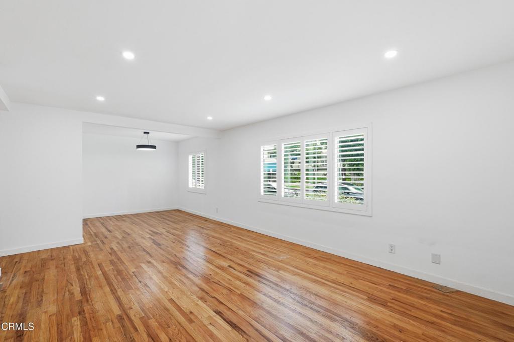5270 Bellingham Avenue Property Photo 14
