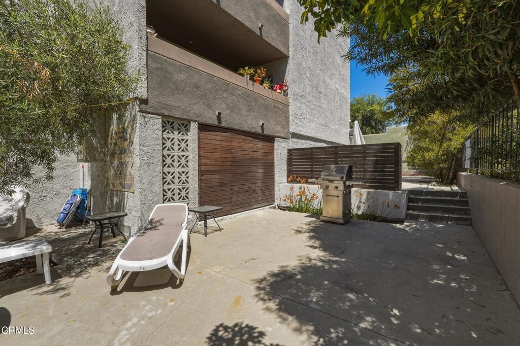 5260 Bellingham Avenue Property Photo 4