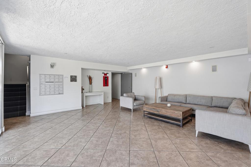 5260 Bellingham Avenue Property Photo 7