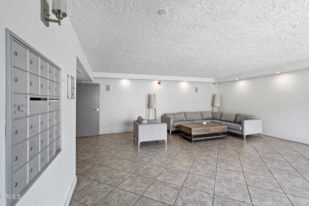 5260 Bellingham Avenue Property Photo 8