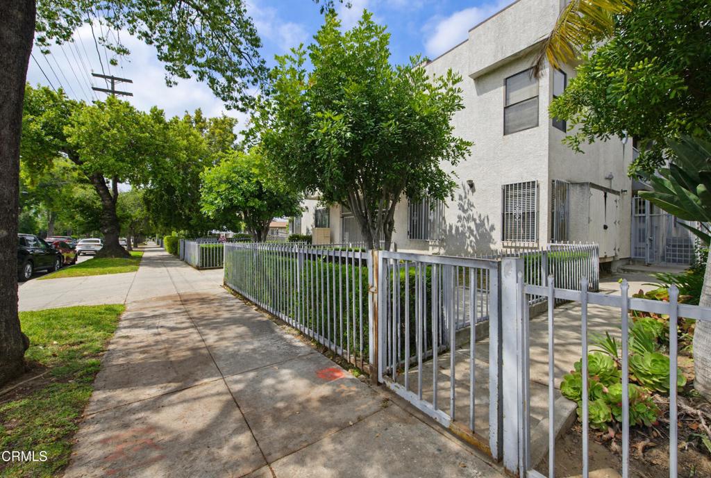 847 N Raymond Avenue 9a Property Photo 3