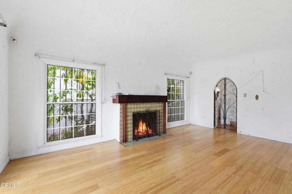 3911 De Longpre Avenue Property Photo 12