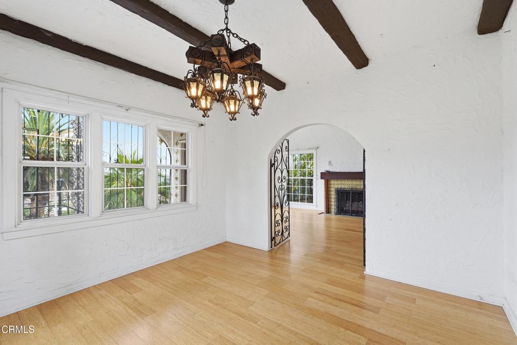 3911 De Longpre Avenue Property Photo 15