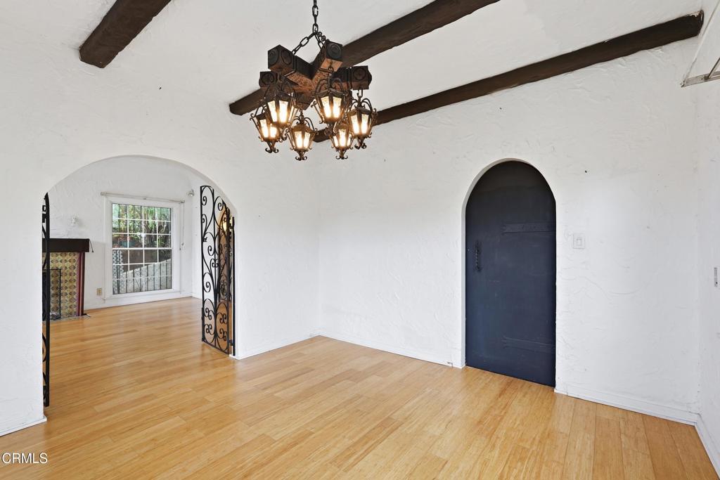 3911 De Longpre Avenue Property Photo 16