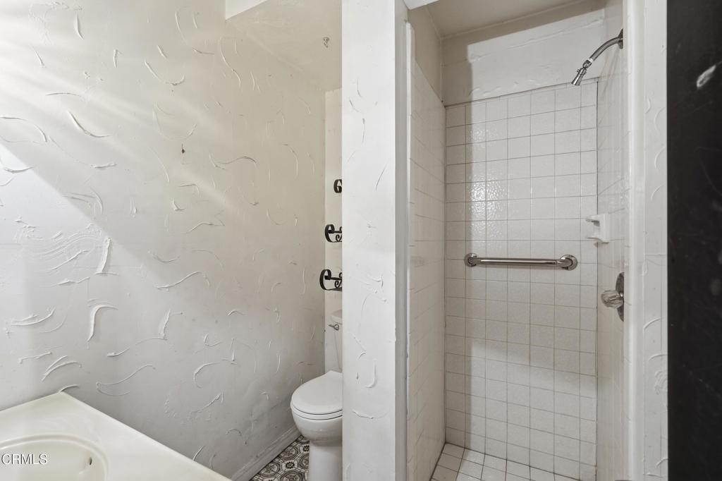 3911 De Longpre Avenue Property Photo 32