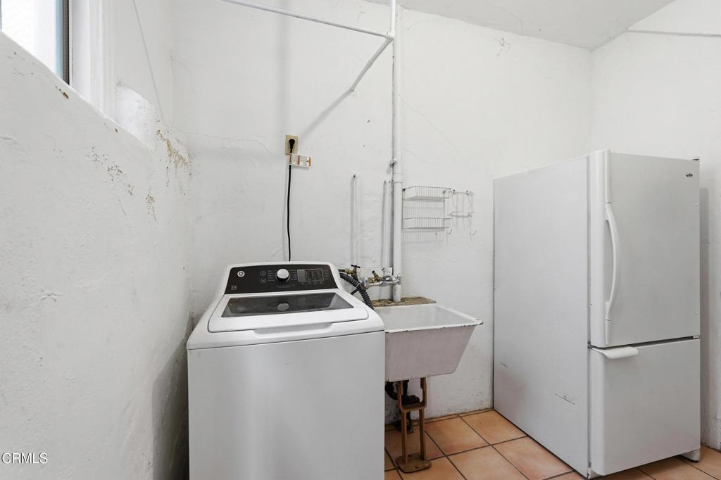 3911 De Longpre Avenue Property Photo 36