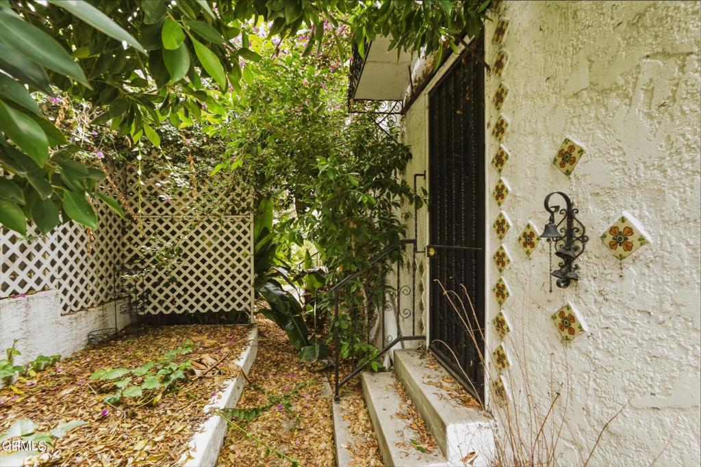 3911 De Longpre Avenue Property Photo 39