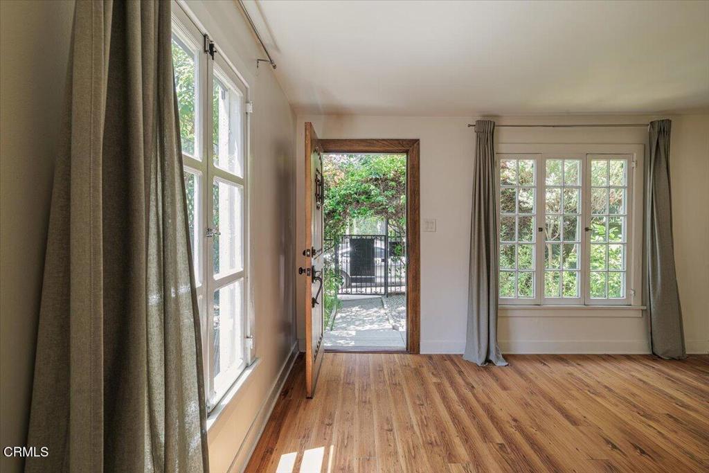 808 810 N Vendome Street Property Photo 5
